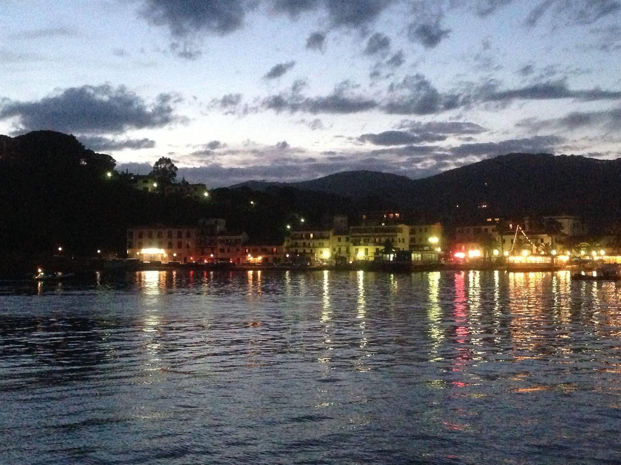 Affittacamere Vista Mare Porto Azzurro Exterior foto